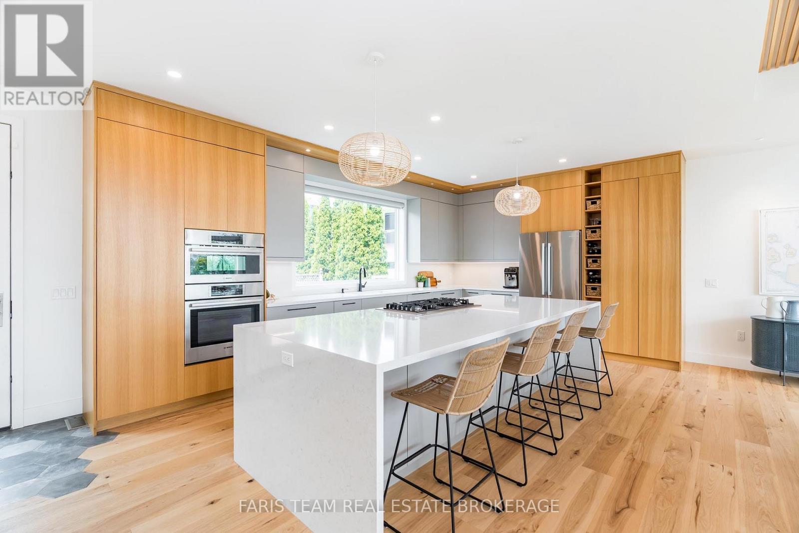 202 Kempenfelt Drive, Barrie, Ontario  L4M 1C3 - Photo 5 - S13018404