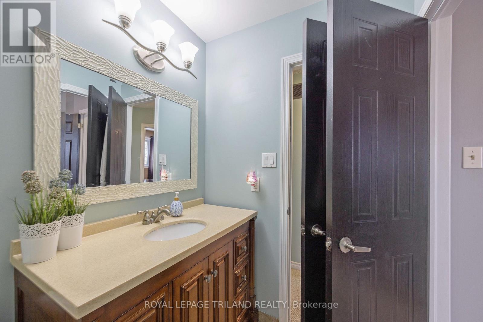 252 Josselyn Drive, London South, Ontario  N6E 3S5 - Photo 18 - X12827492