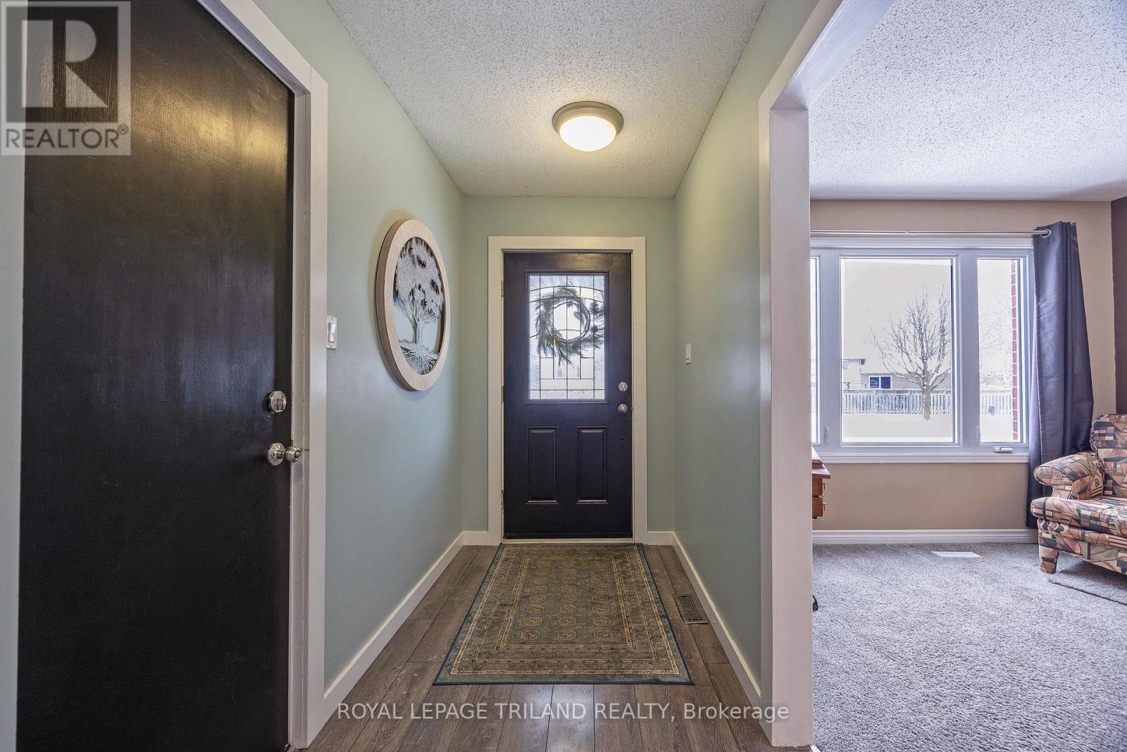 252 Josselyn Drive, London South, Ontario  N6E 3S5 - Photo 3 - X12827492