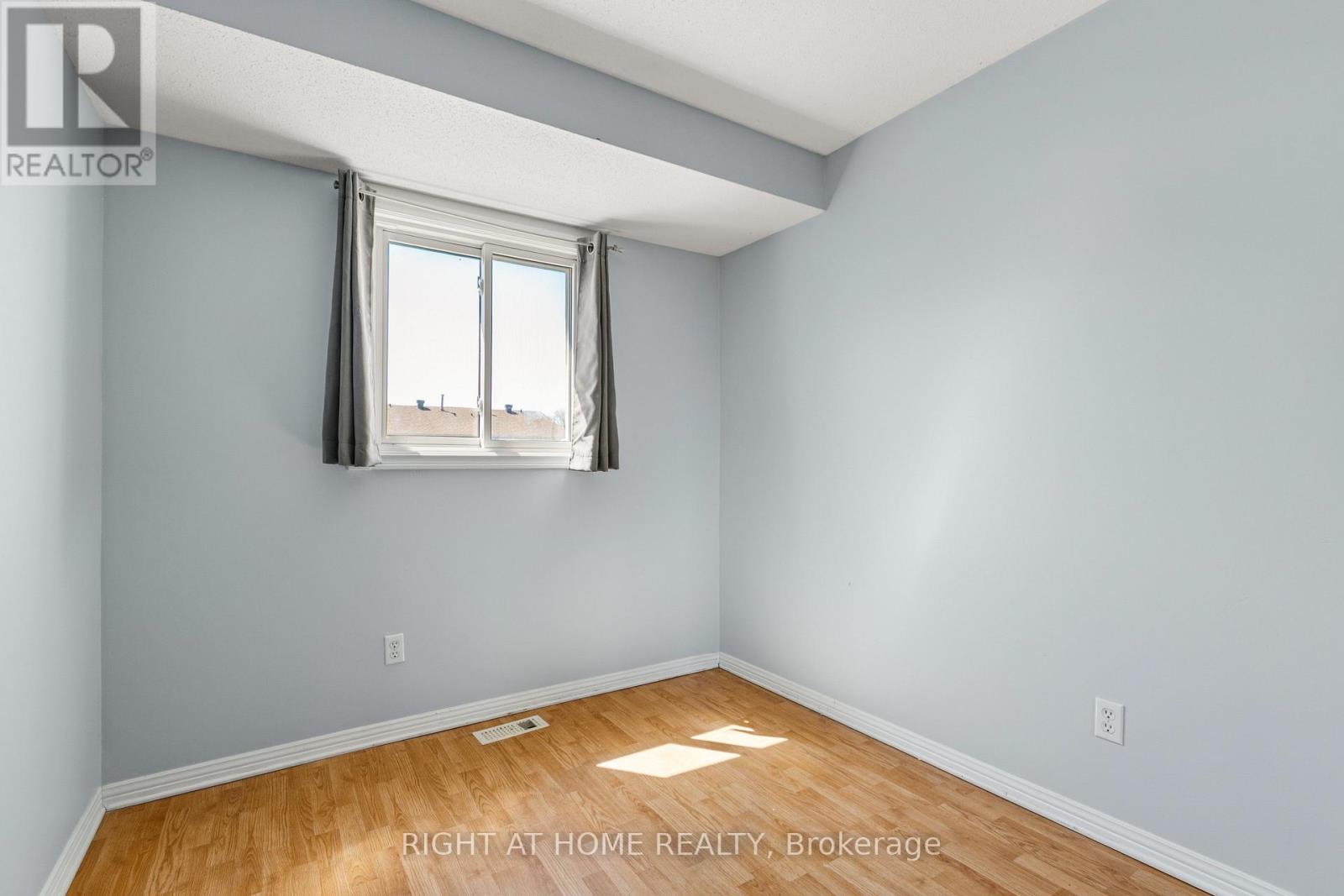 4338 Meadowvale Lane, Ottawa, Ontario  K1B 5A2 - Photo 15 - X12895238