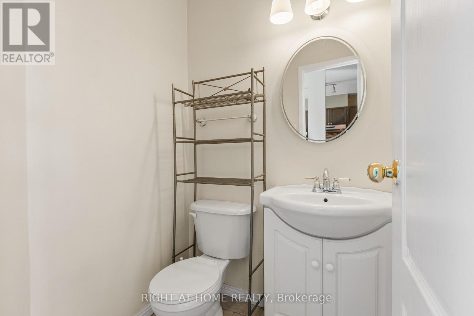 4338 Meadowvale Lane, Ottawa, Ontario  K1B 5A2 - Photo 10 - X12895238