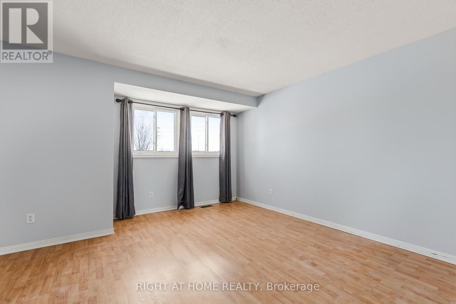 4338 Meadowvale Lane, Ottawa, Ontario  K1B 5A2 - Photo 11 - X12895238