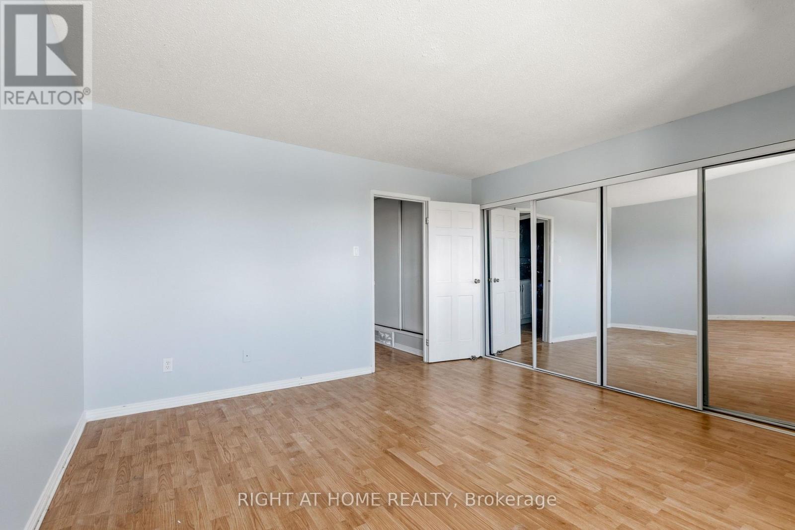 4338 Meadowvale Lane, Ottawa, Ontario  K1B 5A2 - Photo 12 - X12895238