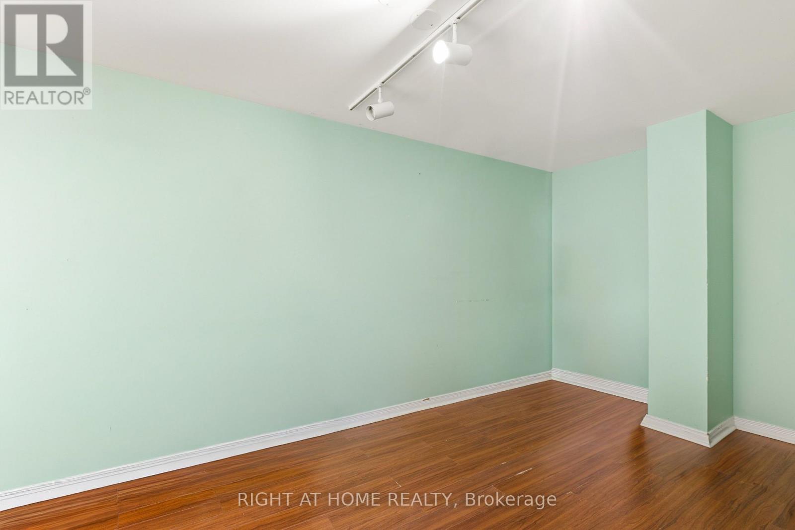 4338 Meadowvale Lane, Ottawa, Ontario  K1B 5A2 - Photo 20 - X12895238