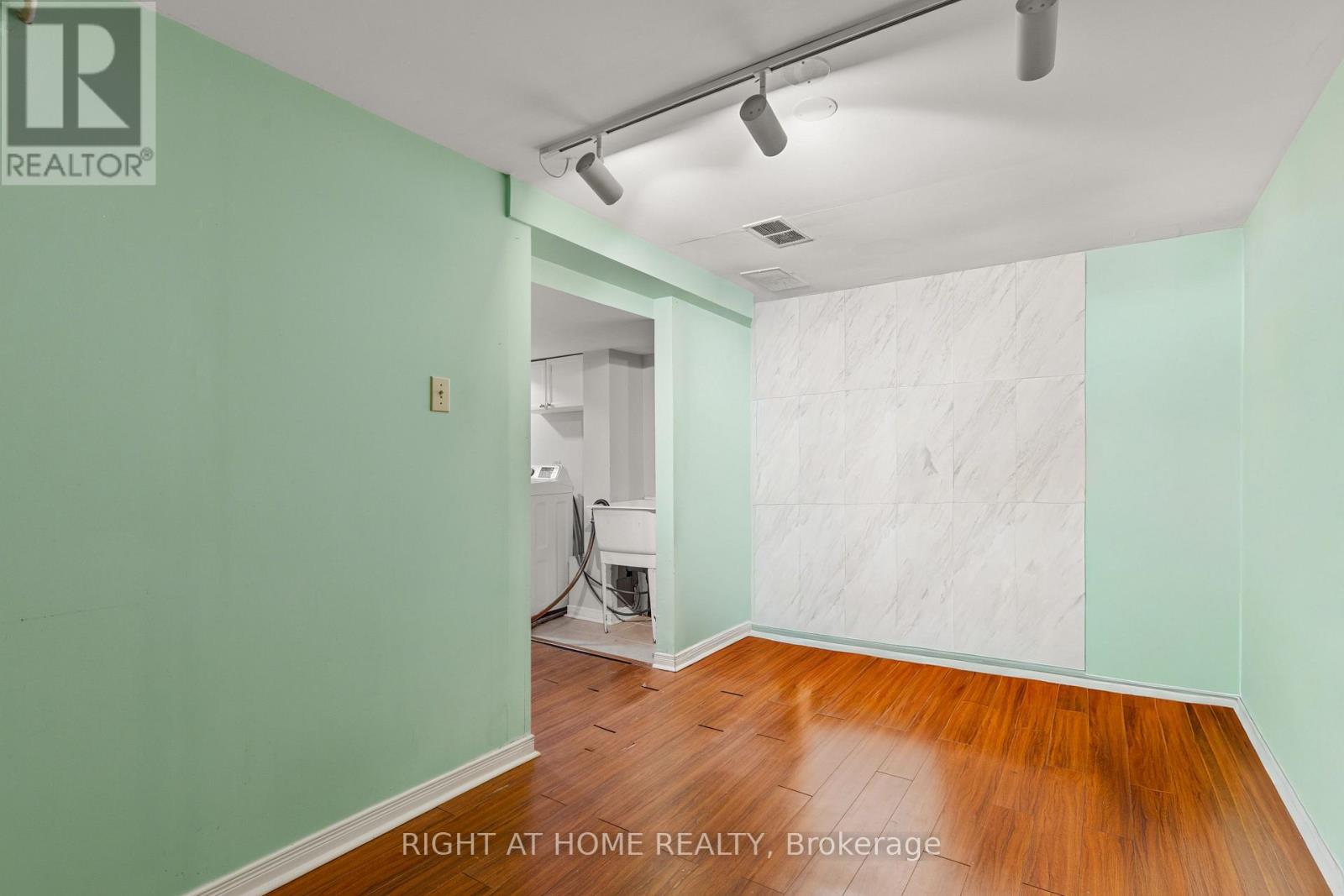 4338 Meadowvale Lane, Ottawa, Ontario  K1B 5A2 - Photo 21 - X12895238