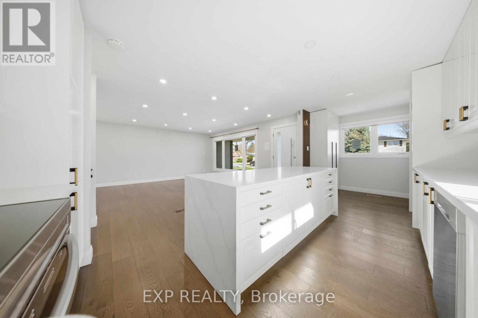 669 Geneva Park Drive, Burlington, Ontario  L7N 3C2 - Photo 11 - W13018374