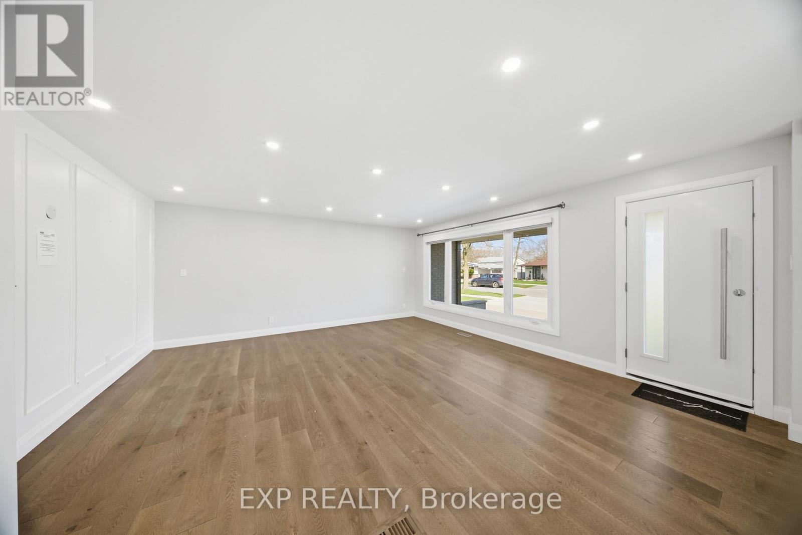 669 Geneva Park Drive, Burlington, Ontario  L7N 3C2 - Photo 6 - W13018374