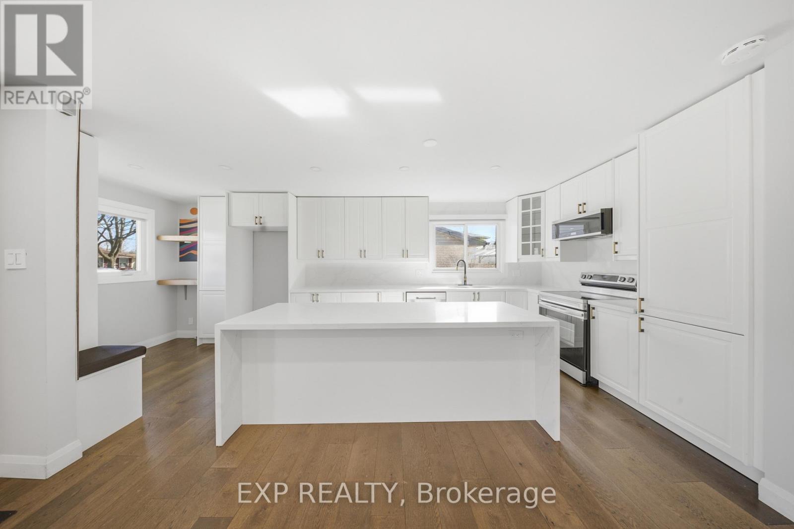 669 Geneva Park Drive, Burlington, Ontario  L7N 3C2 - Photo 9 - W13018374