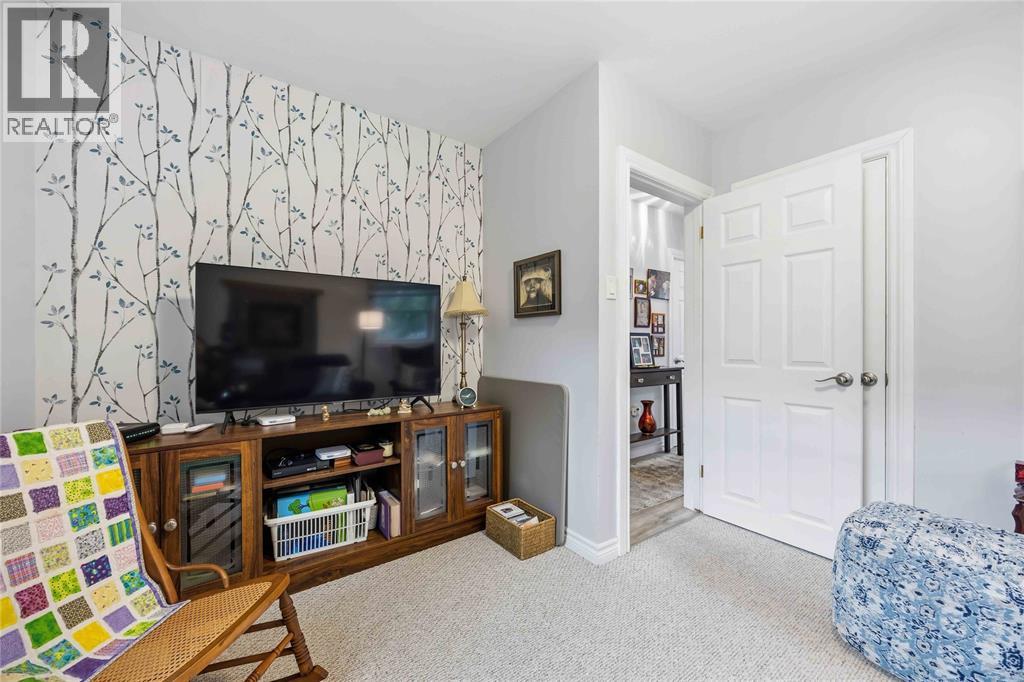 237 Essex Street, Sarnia photo 12