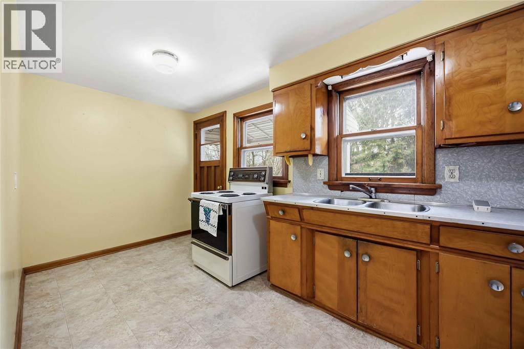 237 Essex Street, Sarnia photo 17