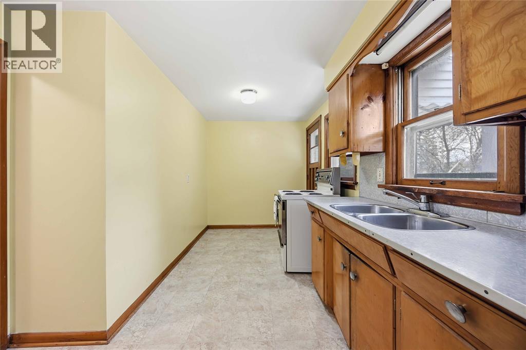 237 Essex Street, Sarnia photo 19