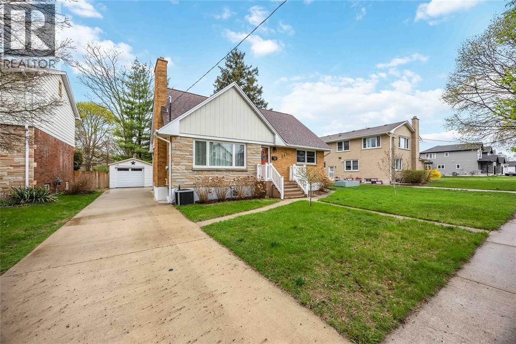 237 Essex Street, Sarnia photo 2