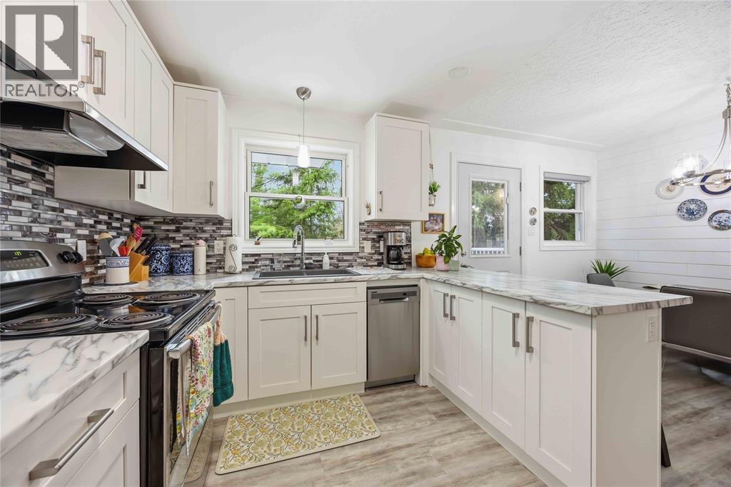 237 Essex Street, Sarnia photo 9