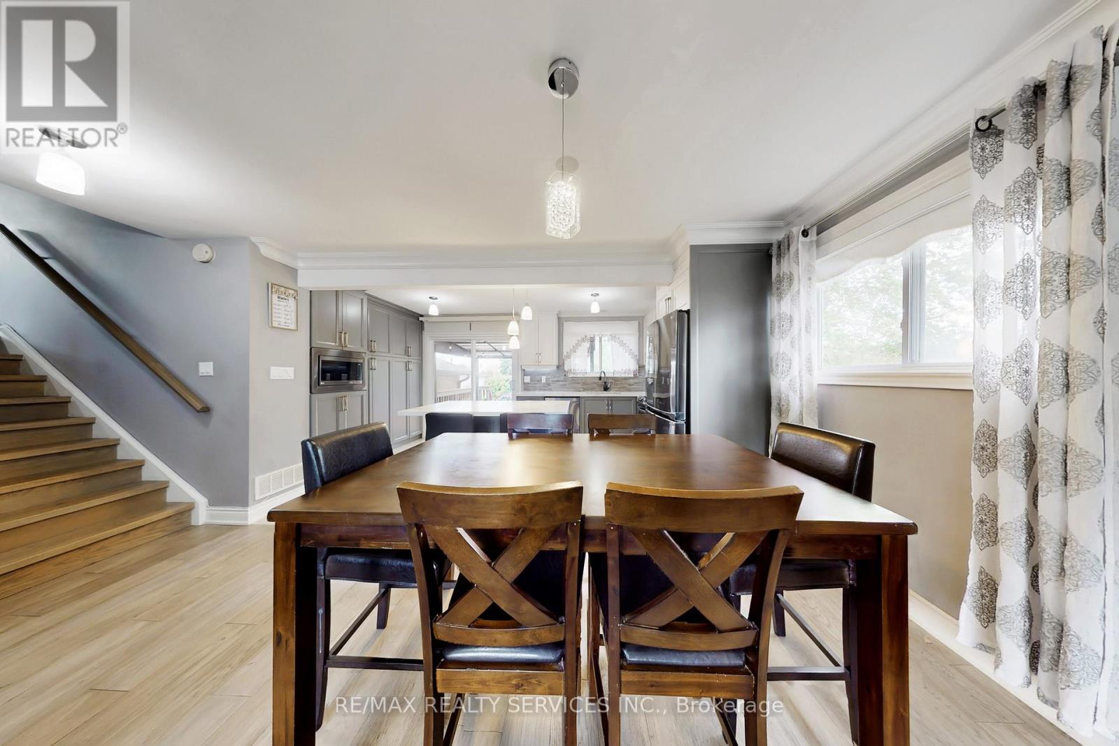 53 Geneva Crescent, Brampton, Ontario  L6S 1K7 - Photo 11 - W13018422