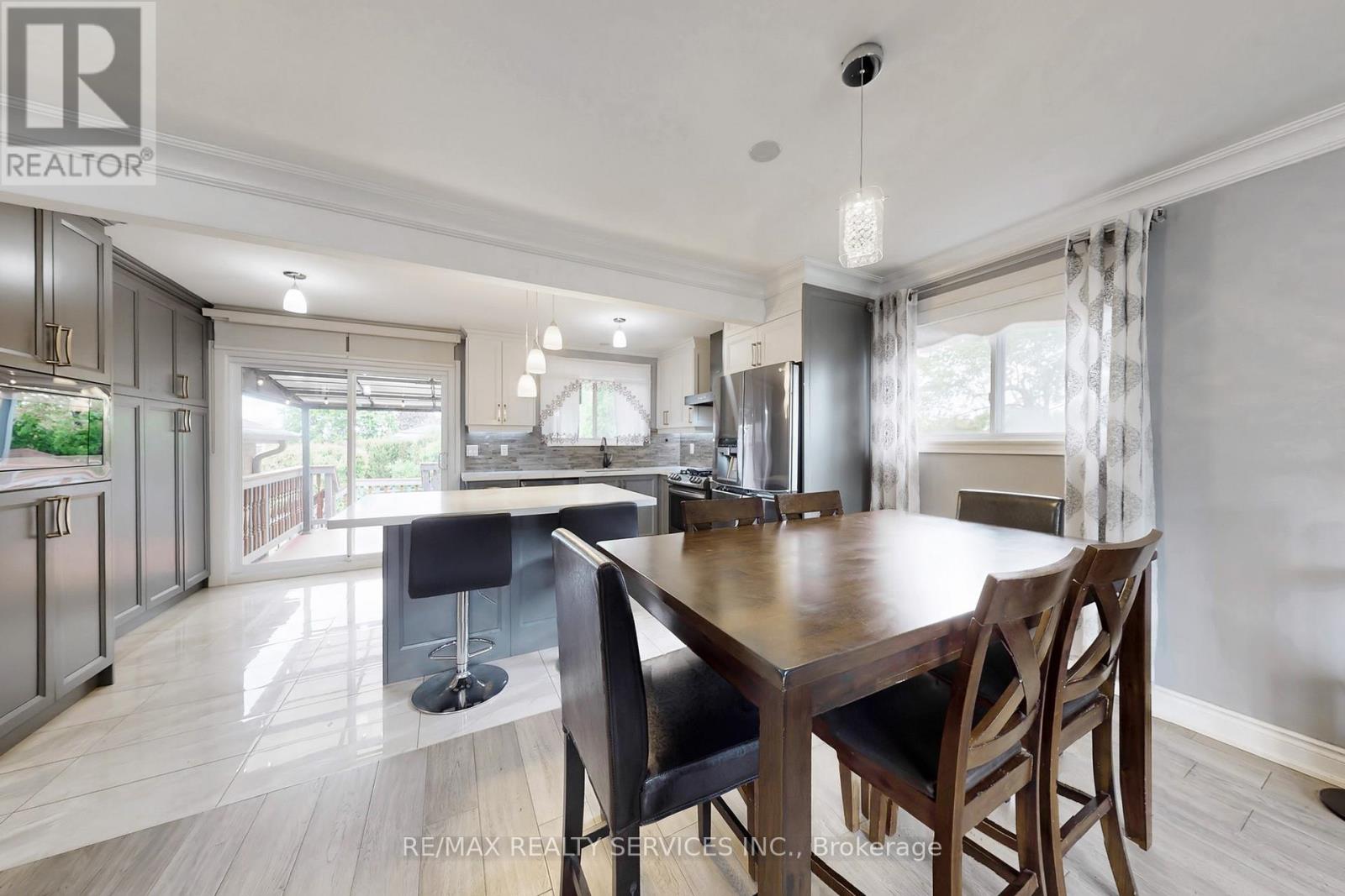 53 Geneva Crescent, Brampton, Ontario  L6S 1K7 - Photo 14 - W13018422