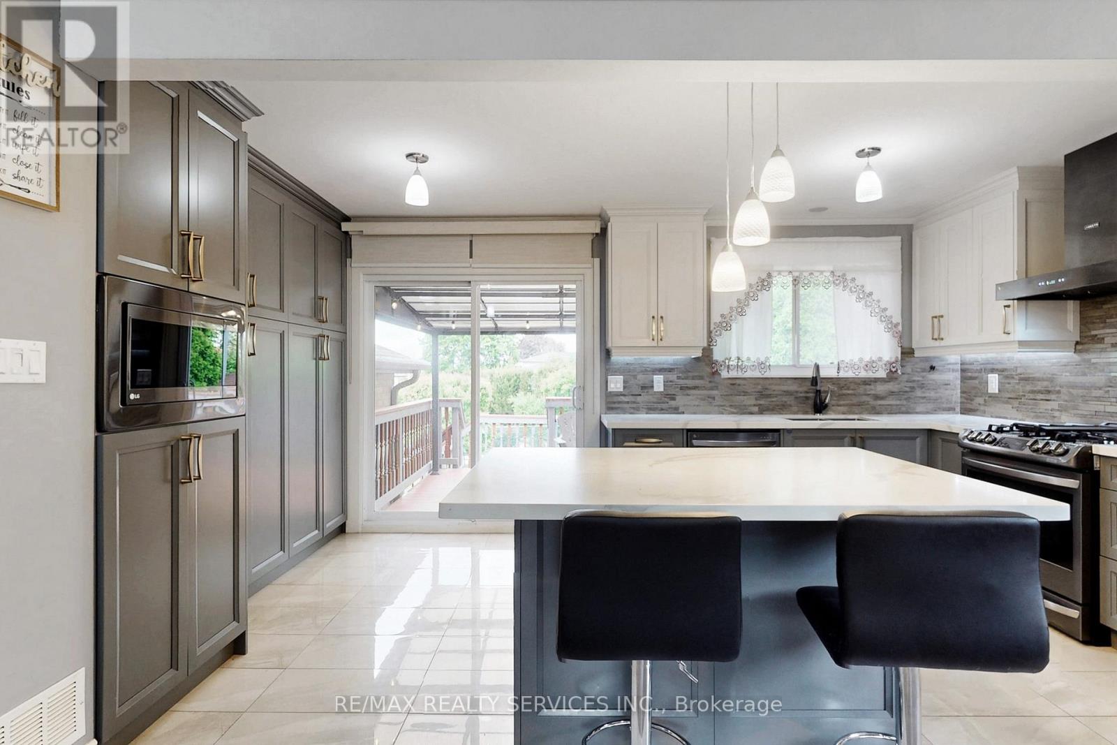 53 Geneva Crescent, Brampton, Ontario  L6S 1K7 - Photo 15 - W13018422