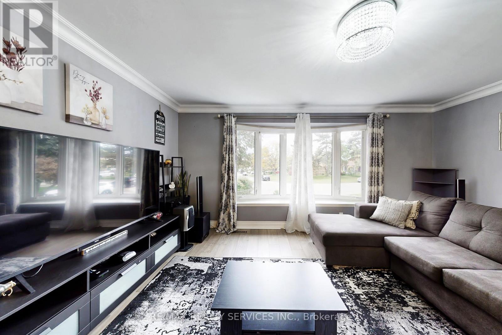 53 Geneva Crescent, Brampton, Ontario  L6S 1K7 - Photo 7 - W13018422