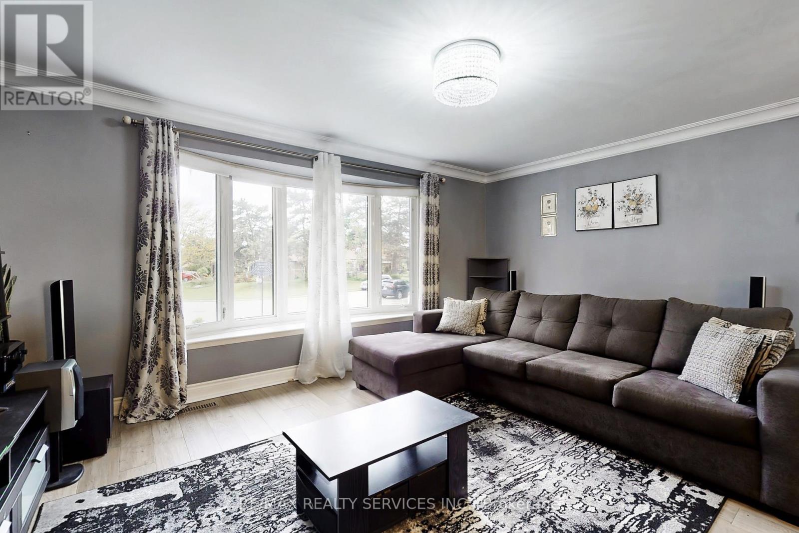 53 Geneva Crescent, Brampton, Ontario  L6S 1K7 - Photo 8 - W13018422