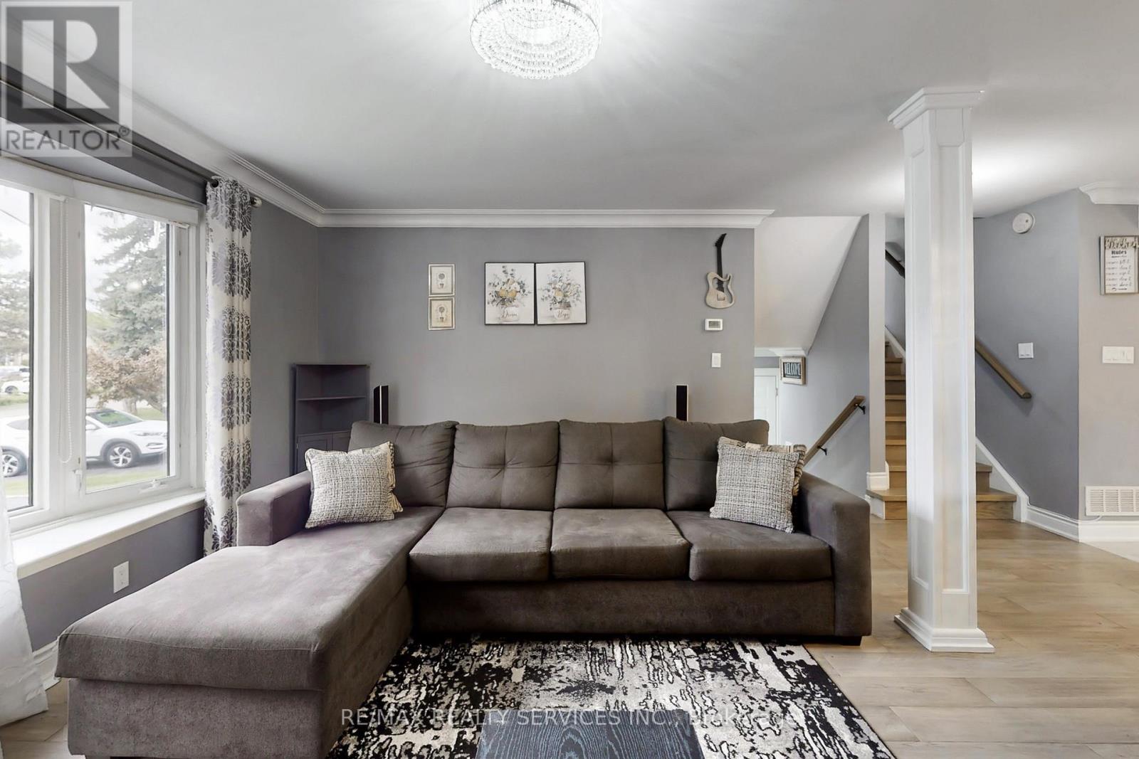 53 Geneva Crescent, Brampton, Ontario  L6S 1K7 - Photo 9 - W13018422