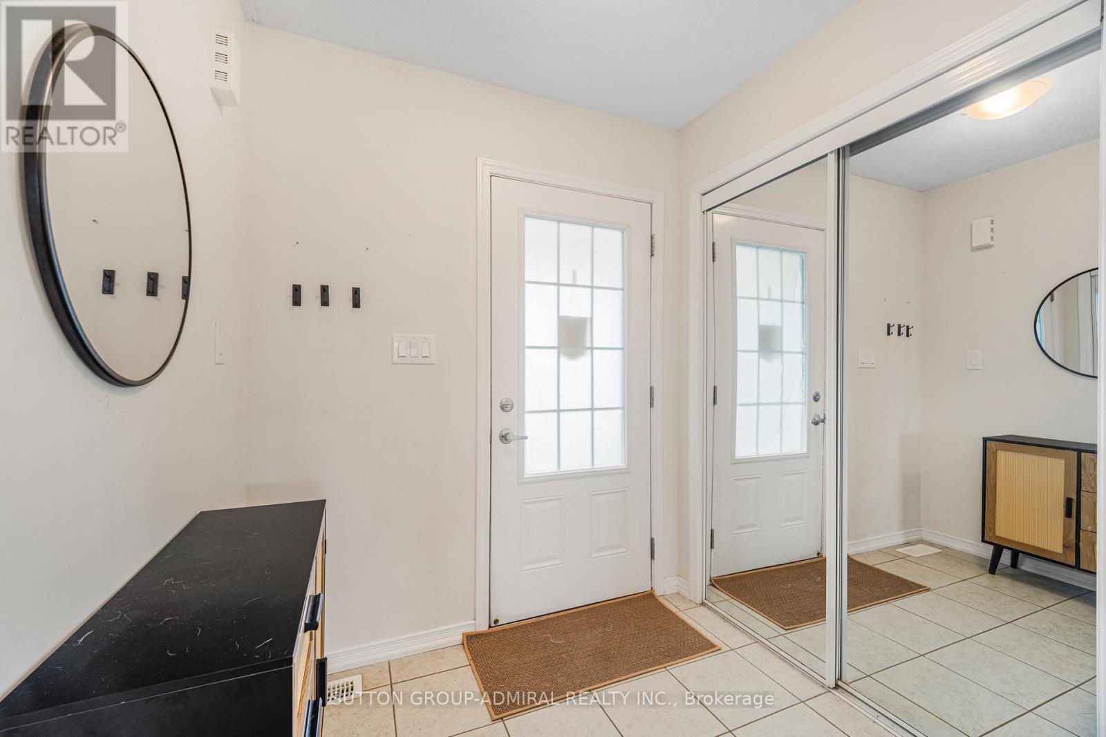 164 Esther Crescent, Thorold, Ontario  L3B 0G8 - Photo 2 - X12977750