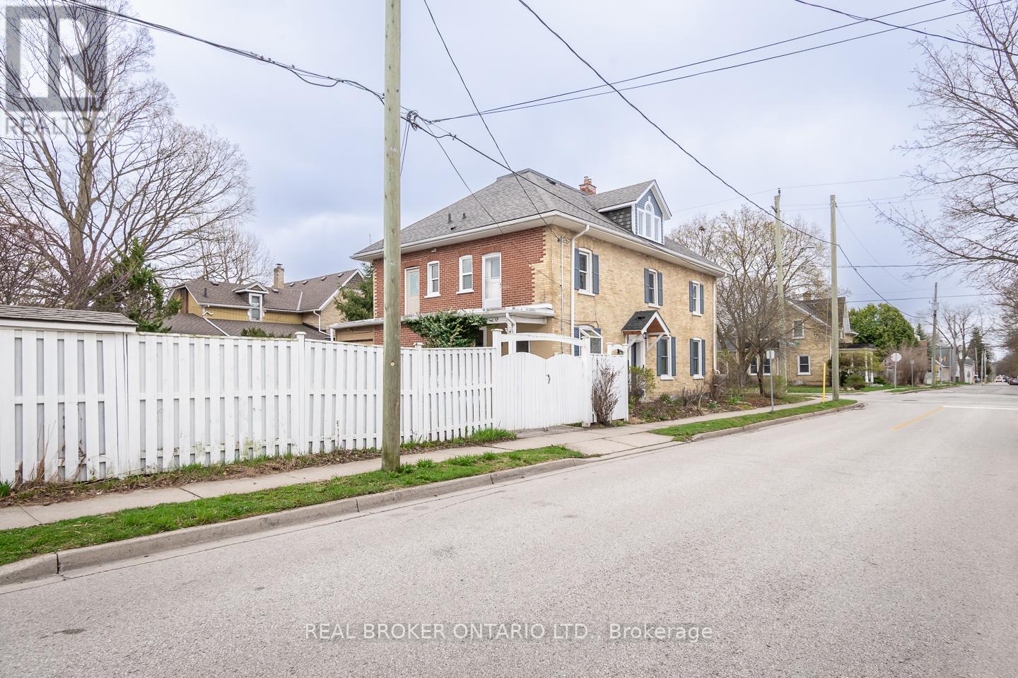 207 Waterloo Street N, Cambridge, Ontario  N3H 1N1 - Photo 3 - X13018430