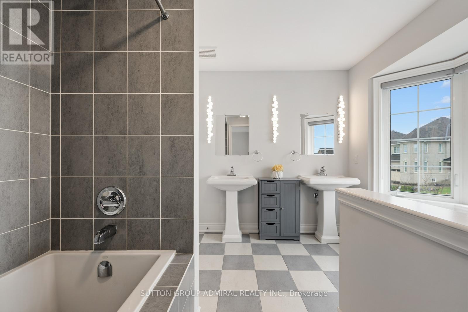 2 William Luck Avenue, East Gwillimbury, Ontario  L9N 0S1 - Photo 34 - N13018452