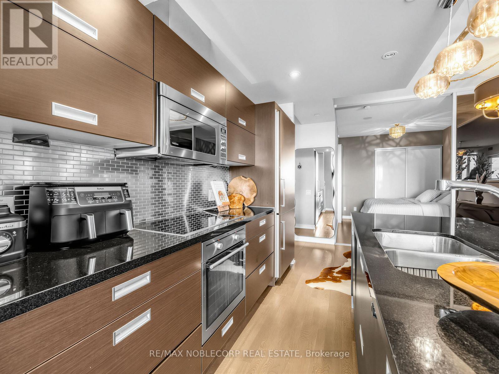 2212 - 88 Park Lawn Road, Toronto, Ontario  M8Y 0B5 - Photo 15 - W12917460