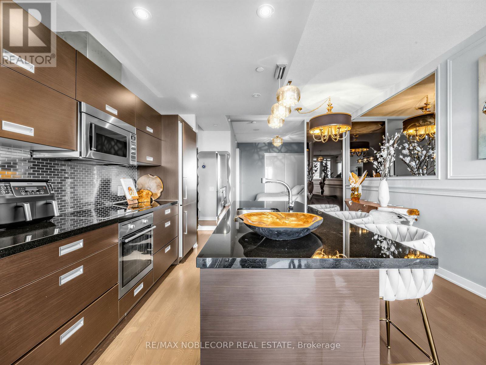 2212 - 88 Park Lawn Road, Toronto, Ontario  M8Y 0B5 - Photo 14 - W12917460