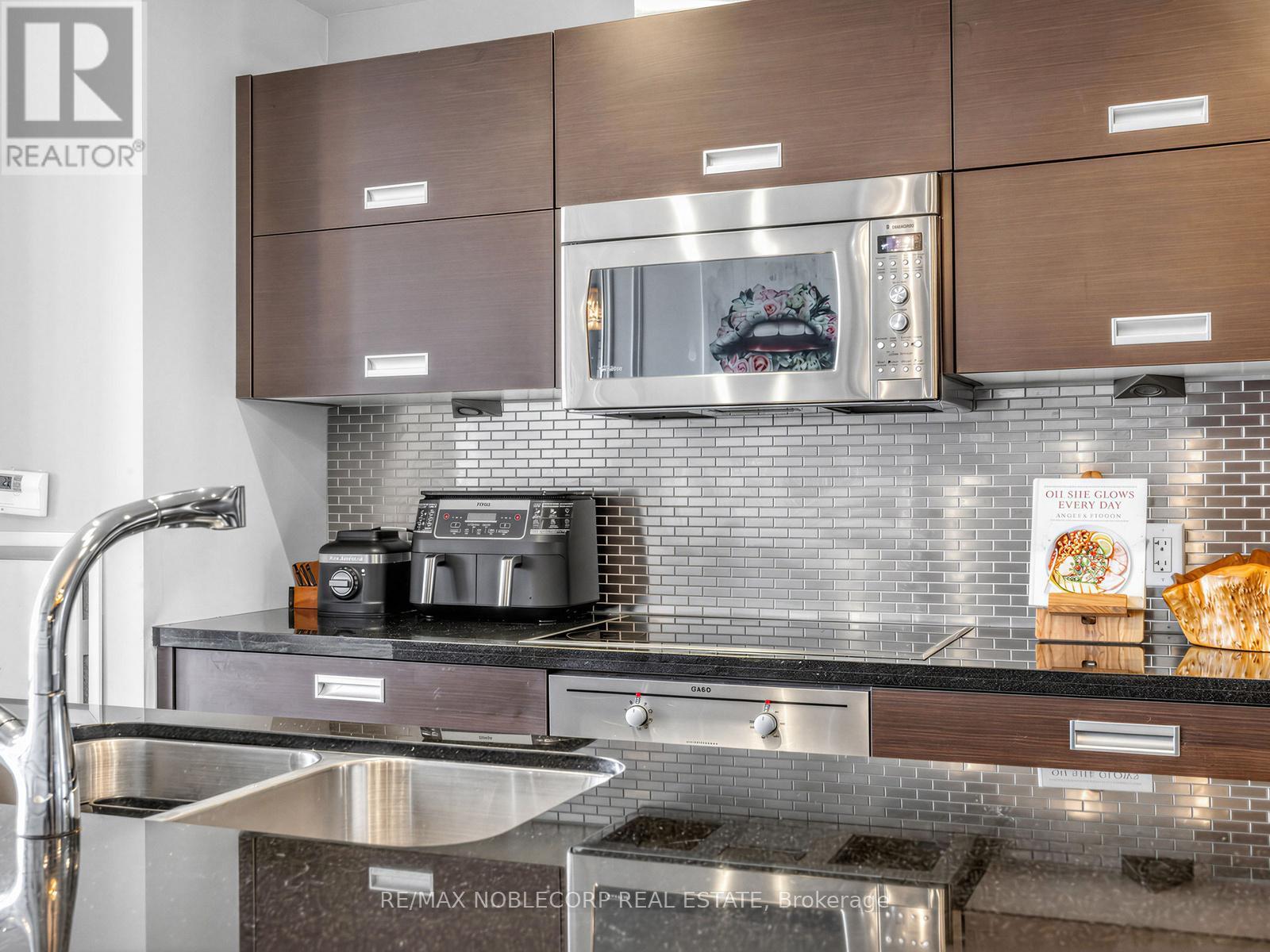 2212 - 88 Park Lawn Road, Toronto, Ontario  M8Y 0B5 - Photo 23 - W12917460