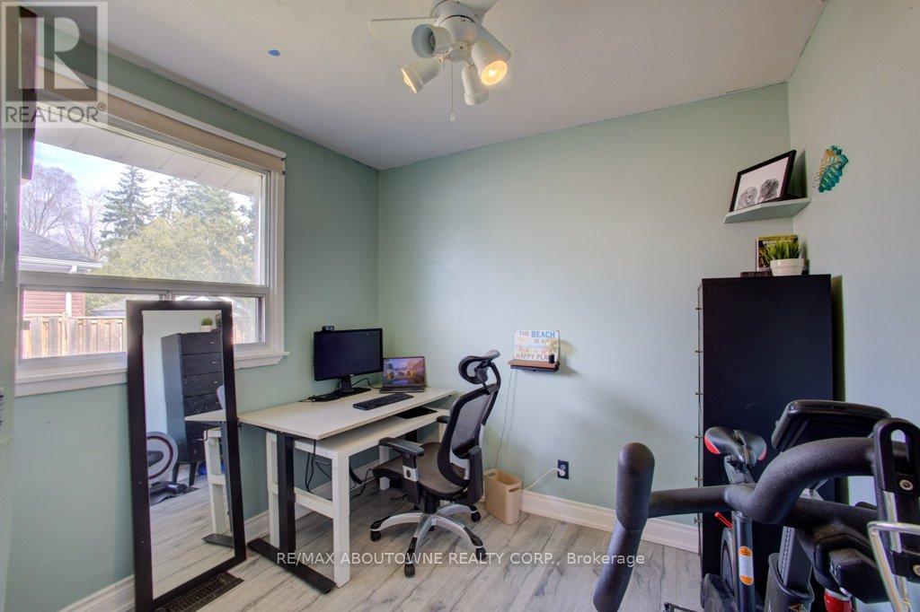 114 Ringwood Road, Oakville, Ontario  L6H 1K2 - Photo 13 - W12981408