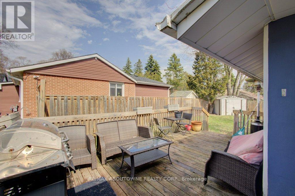 114 Ringwood Road, Oakville, Ontario  L6H 1K2 - Photo 14 - W12981408