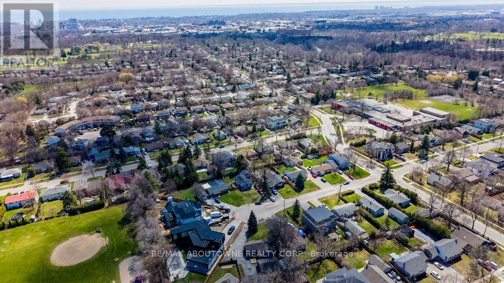 114 Ringwood Road, Oakville, Ontario  L6H 1K2 - Photo 18 - W12981408