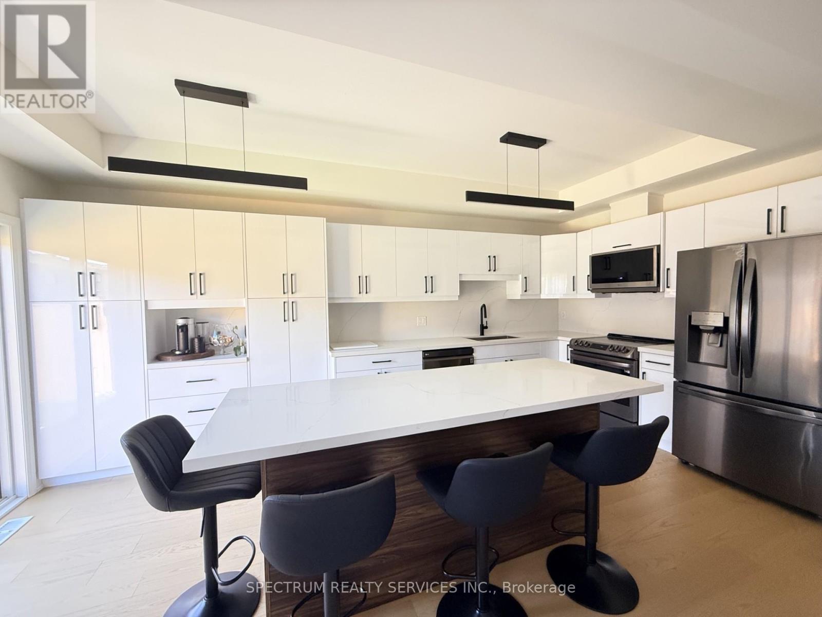 7436 Matteo Drive, Niagara Falls, Ontario  L2H 3T3 - Photo 4 - X13014534