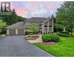 587 MANORWOOD Court, Waterloo, Ontario