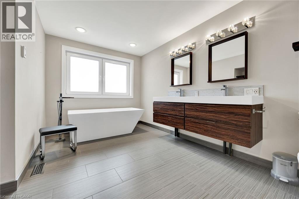 587 Manorwood Court, Waterloo, Ontario  N2K 3L7 - Photo 16 - 40811479