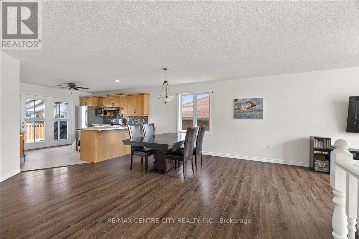 71 Middlesex Drive, Strathroy-Caradoc, Ontario  N7G 4G5 - Photo 11 - X13018538