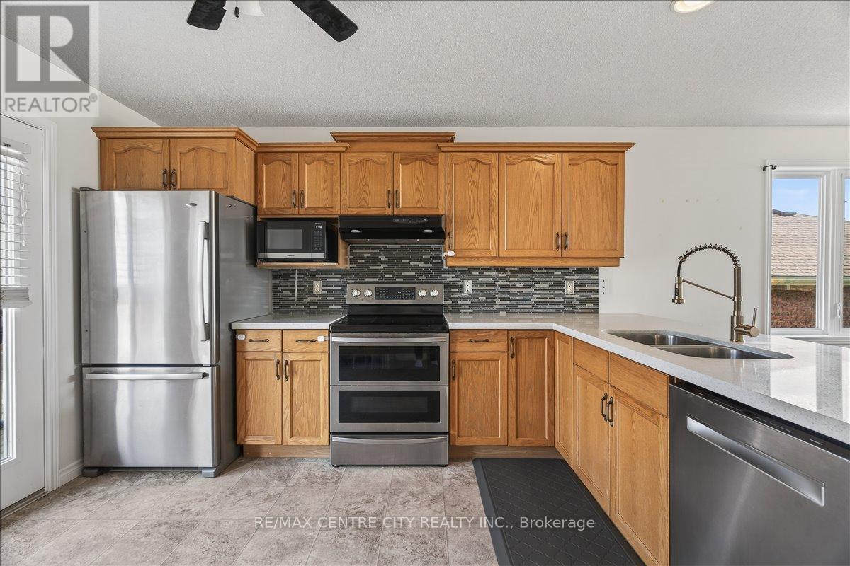 71 Middlesex Drive, Strathroy-Caradoc, Ontario  N7G 4G5 - Photo 12 - X13018538