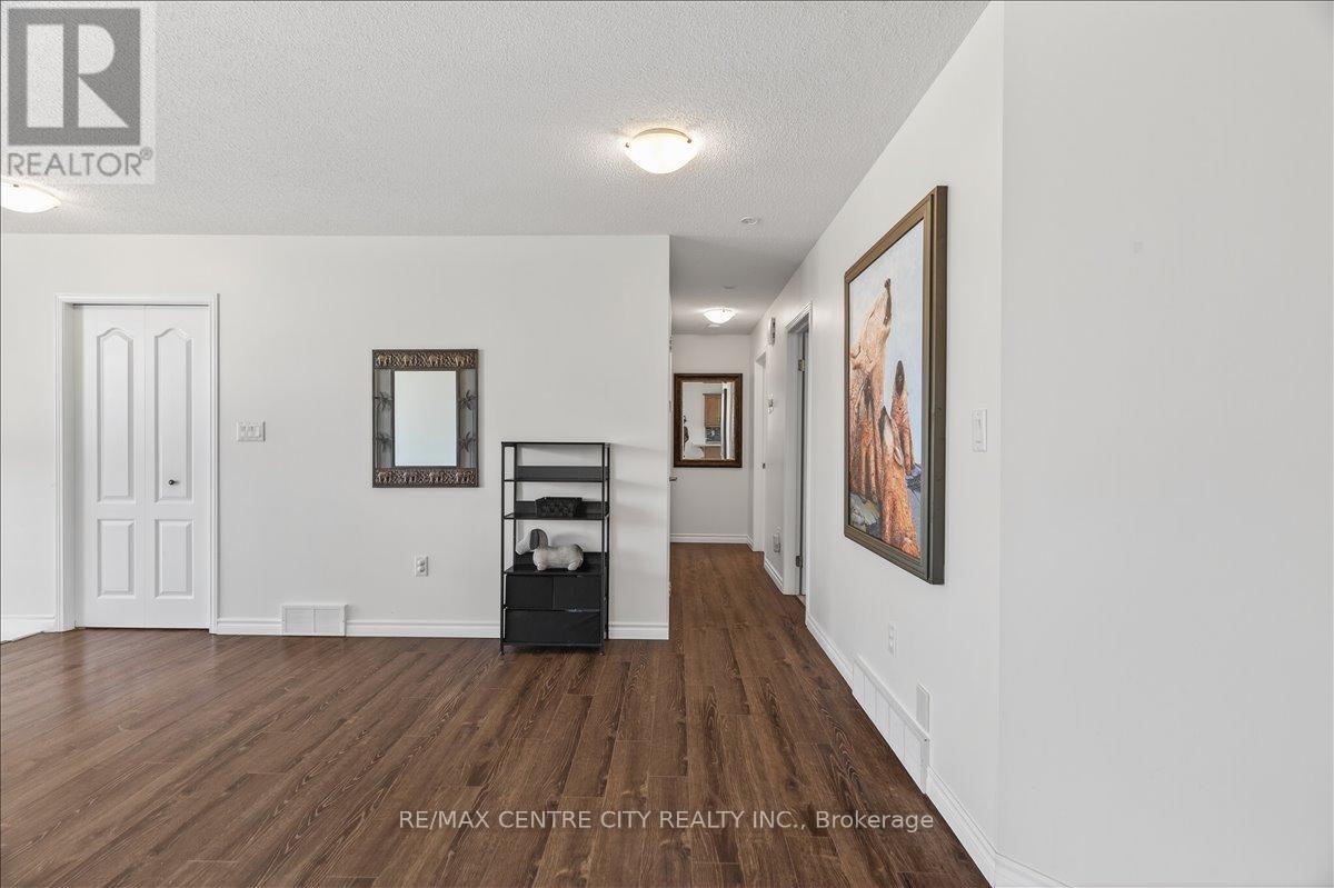 71 Middlesex Drive, Strathroy-Caradoc, Ontario  N7G 4G5 - Photo 15 - X13018538