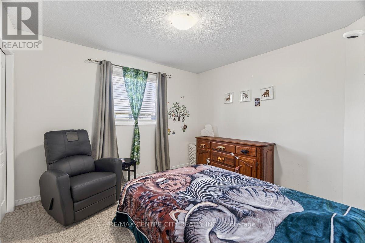 71 Middlesex Drive, Strathroy-Caradoc, Ontario  N7G 4G5 - Photo 16 - X13018538