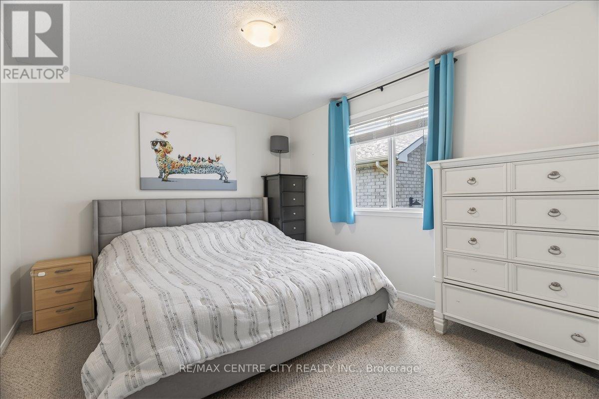 71 Middlesex Drive, Strathroy-Caradoc, Ontario  N7G 4G5 - Photo 18 - X13018538