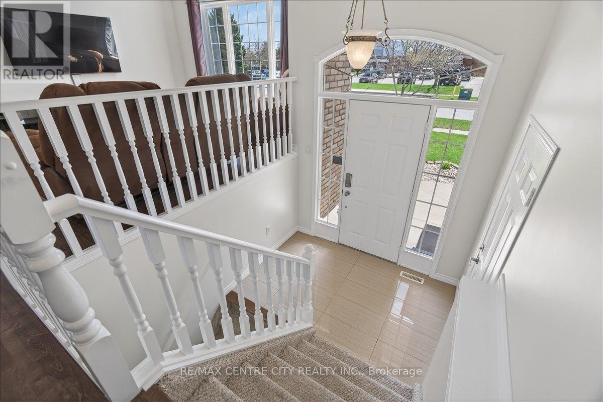 71 Middlesex Drive, Strathroy-Caradoc, Ontario  N7G 4G5 - Photo 5 - X13018538