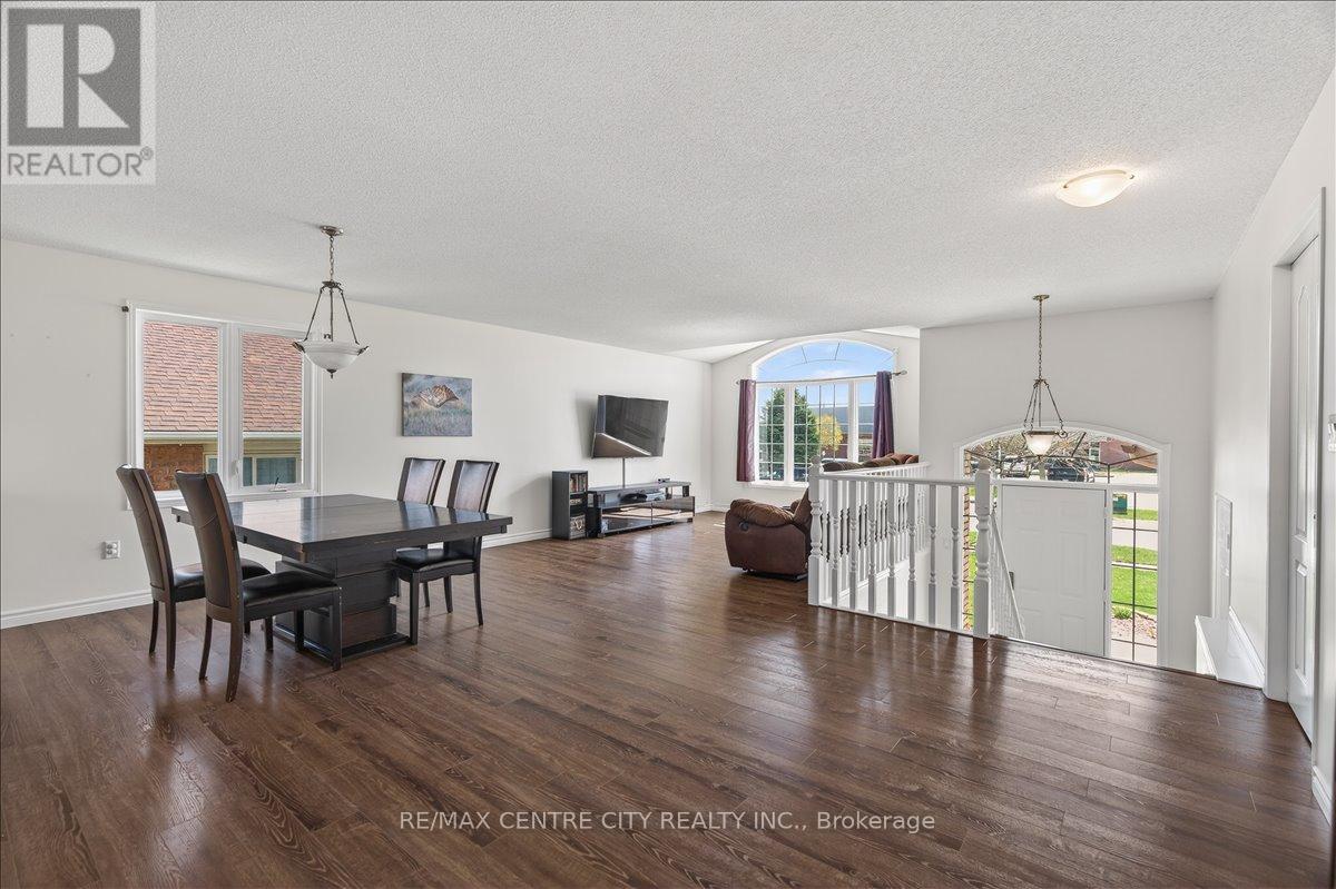 71 Middlesex Drive, Strathroy-Caradoc, Ontario  N7G 4G5 - Photo 9 - X13018538