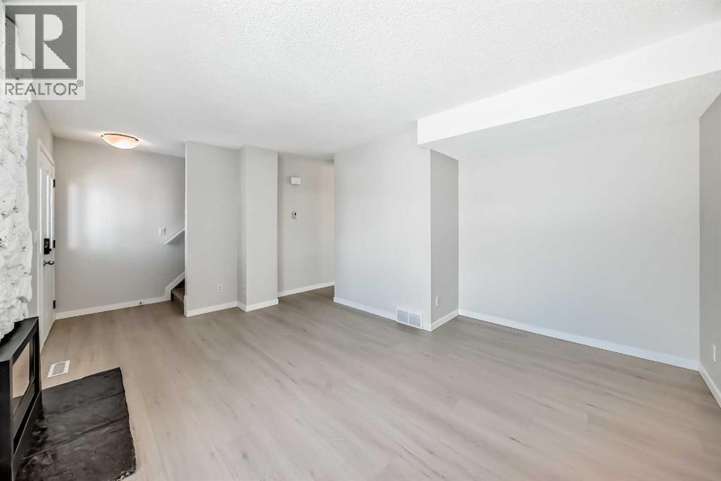 6301 Bowwood Drive Nw, Calgary, Alberta  t3b 2g3 - Photo 5 - A2299219