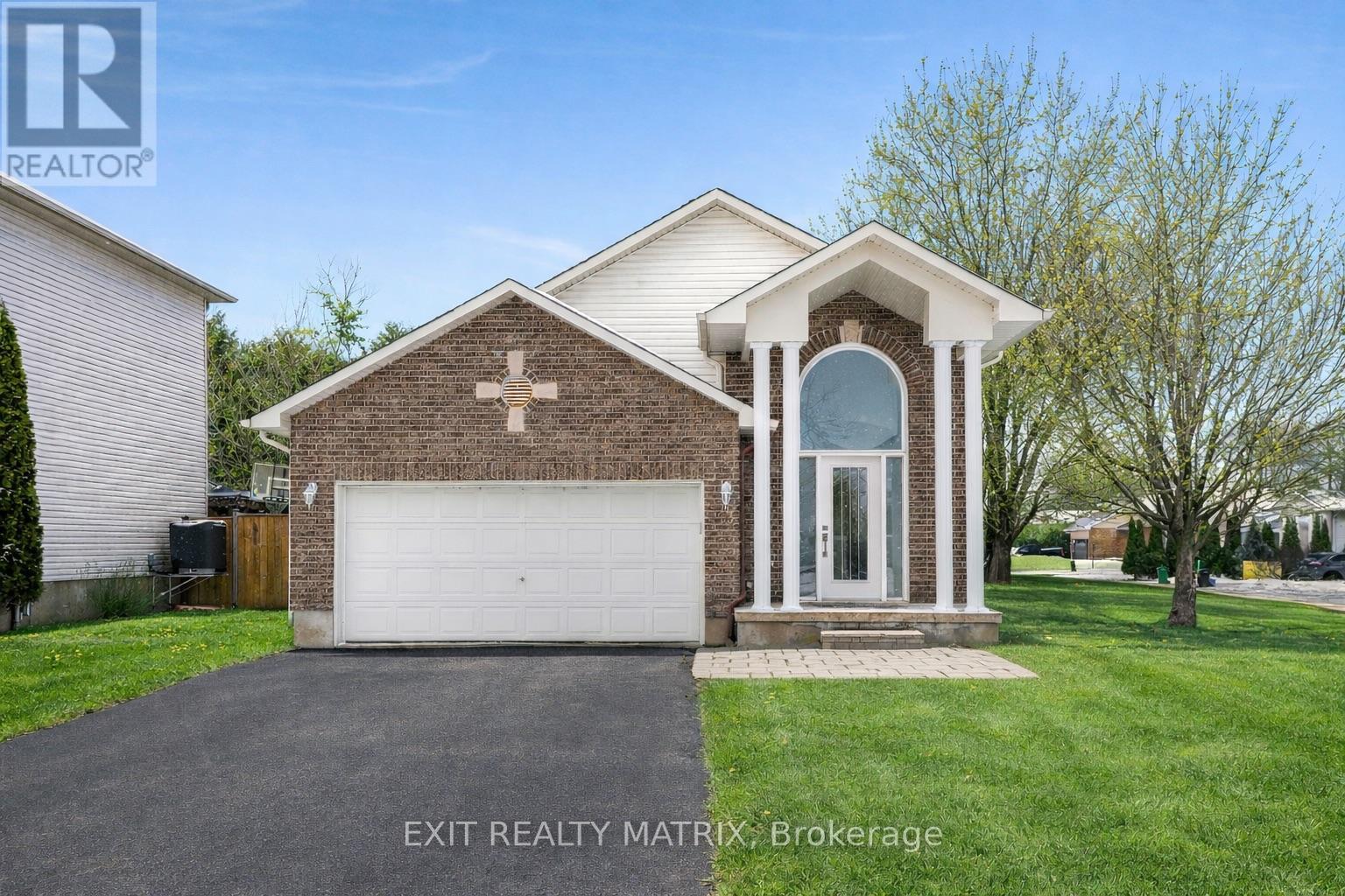 403 CENTENAIRE STREET, Russell, Ontario