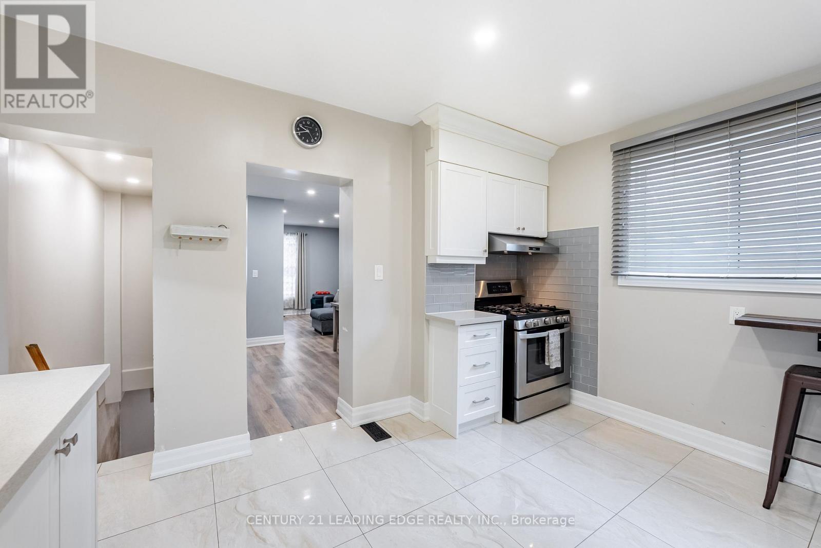 38 Goldwin Avenue, Toronto, Ontario  M6M 2C4 - Photo 13 - W12966106