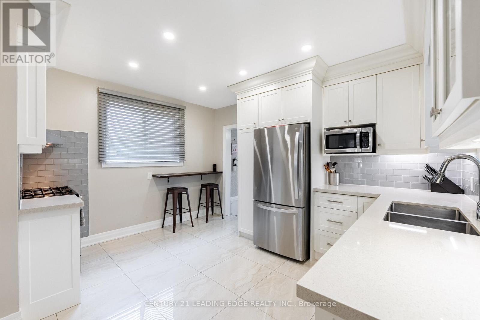 38 Goldwin Avenue, Toronto, Ontario  M6M 2C4 - Photo 12 - W12966106