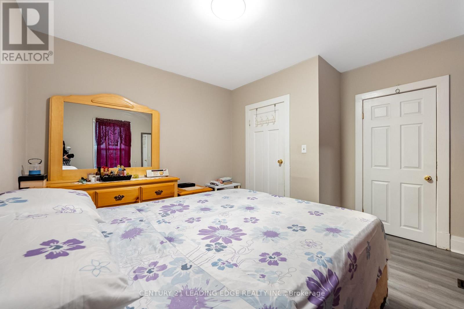 38 Goldwin Avenue, Toronto, Ontario  M6M 2C4 - Photo 19 - W12966106