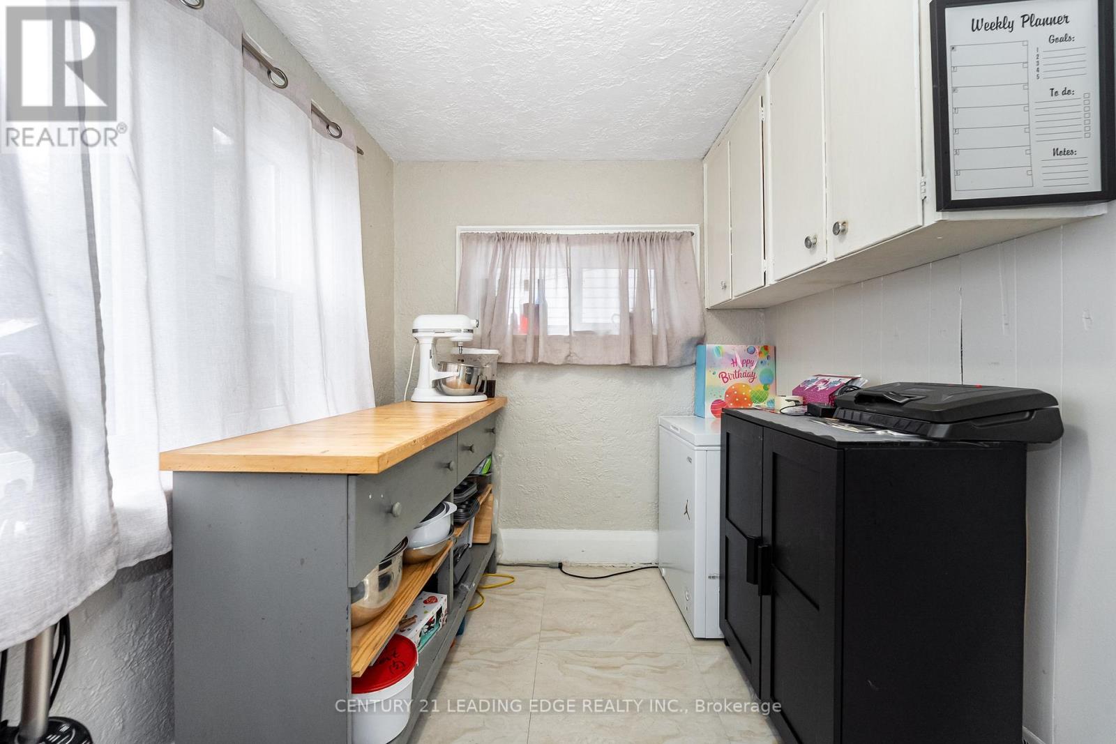 38 Goldwin Avenue, Toronto, Ontario  M6M 2C4 - Photo 15 - W12966106