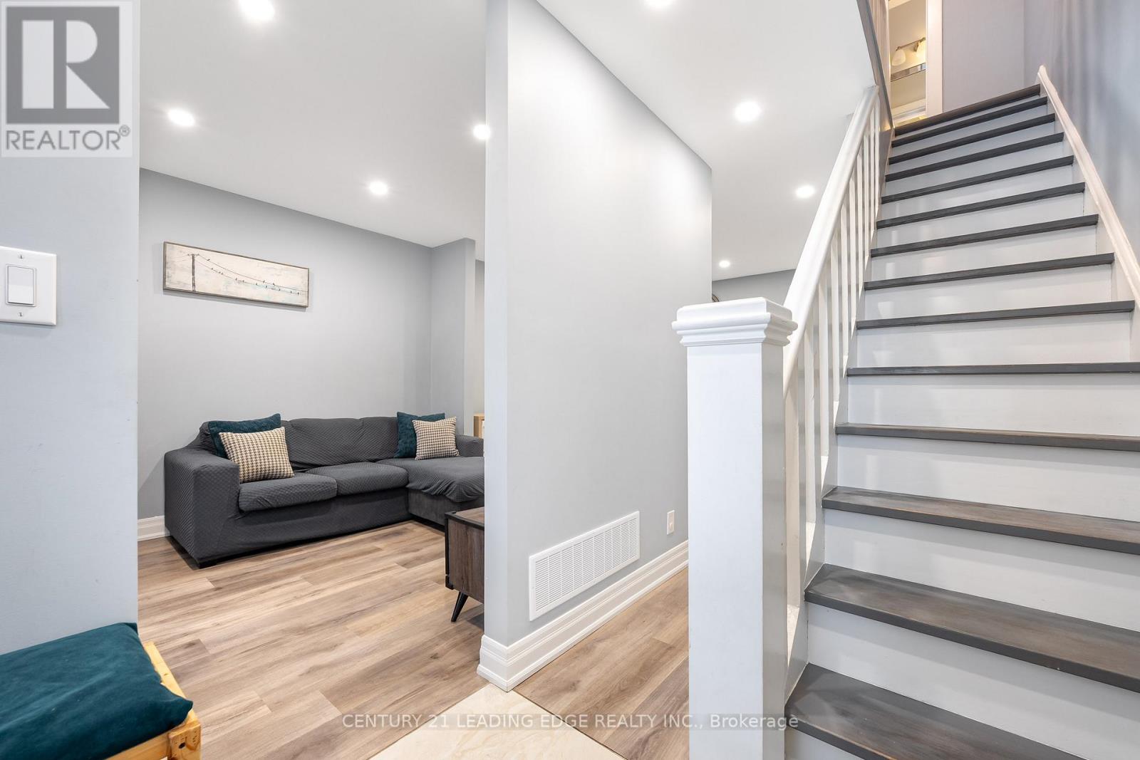 38 Goldwin Avenue, Toronto, Ontario  M6M 2C4 - Photo 4 - W12966106