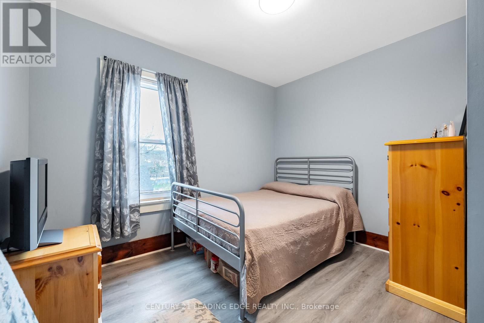 38 Goldwin Avenue, Toronto, Ontario  M6M 2C4 - Photo 16 - W12966106